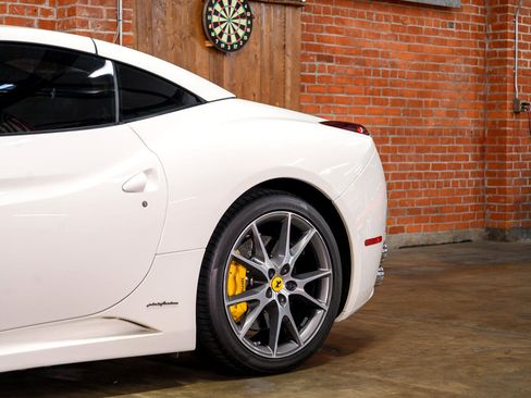Used 2014 Ferrari California image 7