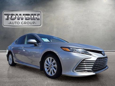 Used 2023 Toyota Camry LE FWD image 2