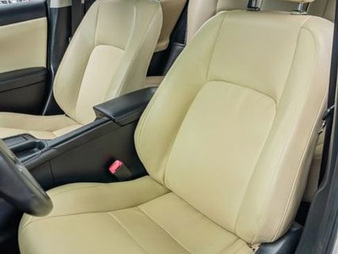 Used 2011 Lexus CT 200h Premium FWD image 19