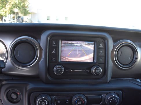 Used 2020 Jeep Wrangler Sport image 24