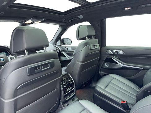 Used 2021 BMW X7 M50i w/ Executive Package image 42