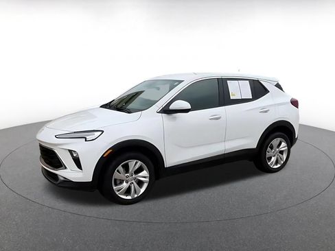 Used 2025 Buick Encore GX Preferred AWD/4WD image 6