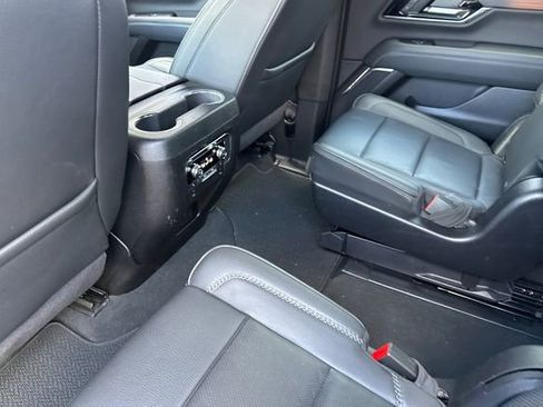 Used 2025 GMC Yukon XL Denali image 12