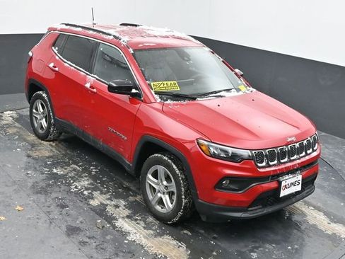 Used 2024 Jeep Compass Latitude image 34
