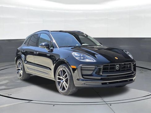 Certified 2025 Porsche Macan AWD/4WD image 3