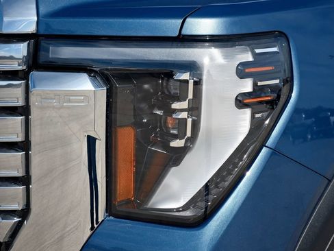 Used 2025 GMC Sierra 2500 Denali w/ Denali Reserve Package image 3