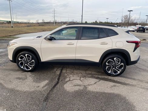 New 2026 Chevrolet Trax RS w/ Sunroof Package image 4