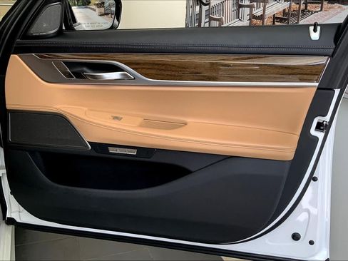Used 2017 BMW 740i RWD image 22