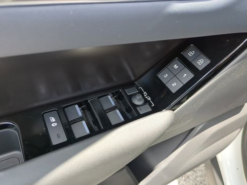 New 2026 Land Rover Range Rover Velar Dynamic SE image 16