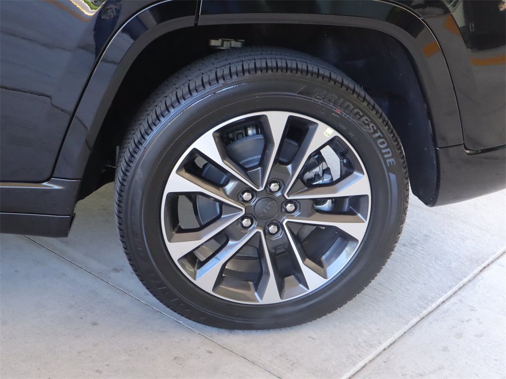 New 2023 Jeep Grand Cherokee Overland w/ Luxury Tech Group IV AWD/4WD image 25