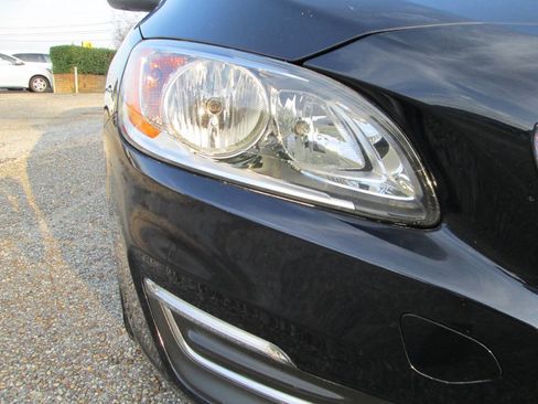 Used 2017 Volvo V60 T5 Premier w/ Convenience Package image 28