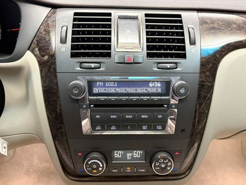 Used 2008 Cadillac DTS FWD image 39