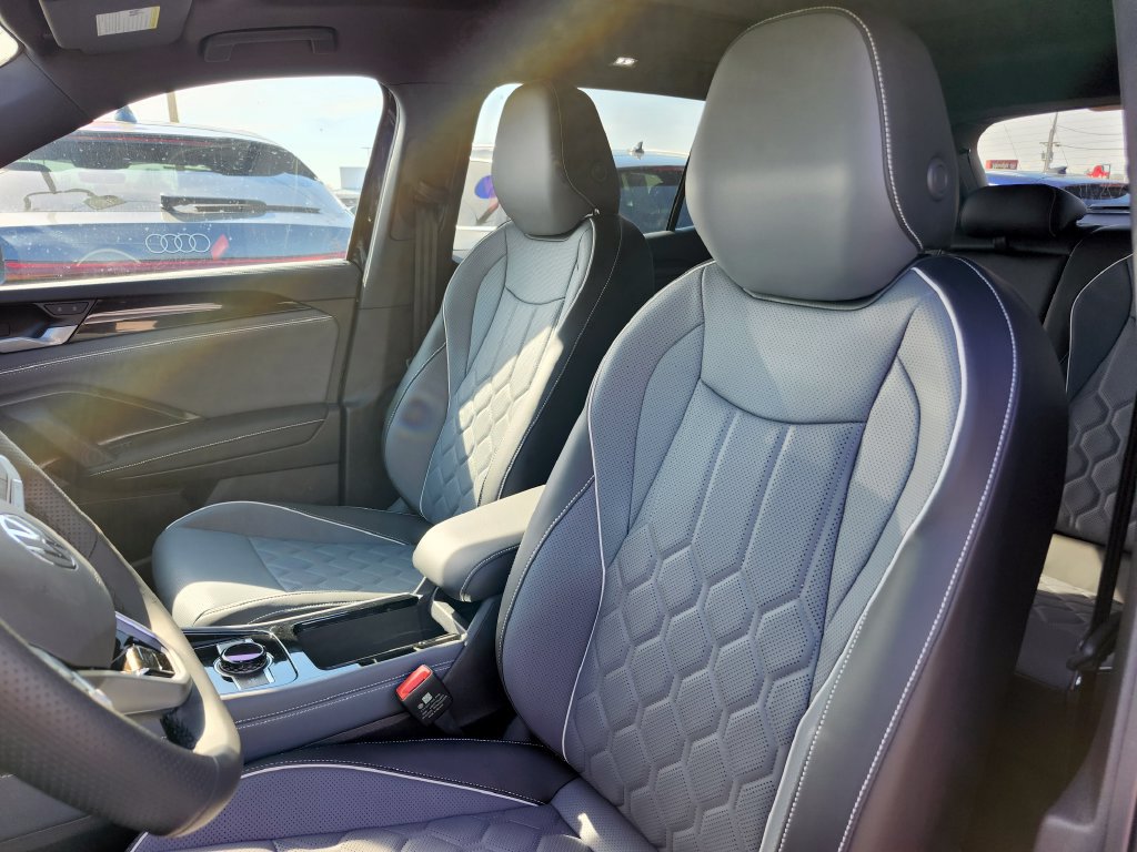 New 2026 Volkswagen Tiguan SEL R-Line AWD/4WD image 10