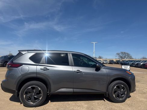 Used 2024 Nissan Rogue SV image 23
