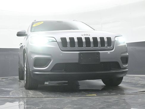 Used 2020 Jeep Cherokee Latitude w/ Cold Weather Group FWD image 42