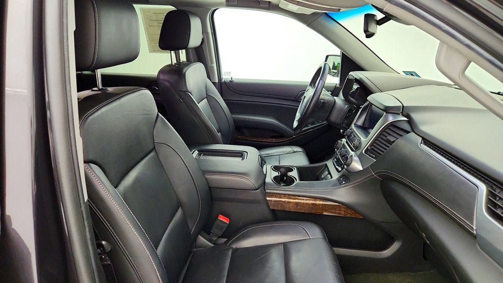 Used 2018 Chevrolet Suburban LT w/ Luxury Package AWD/4WD image 25