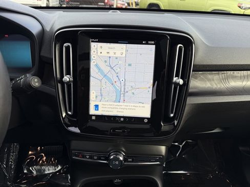 Used 2023 Volvo XC40 Recharge Plus image 21