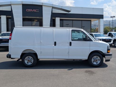 New 2025 GMC Savana 2500 Work Van w/ Safety Package image 7