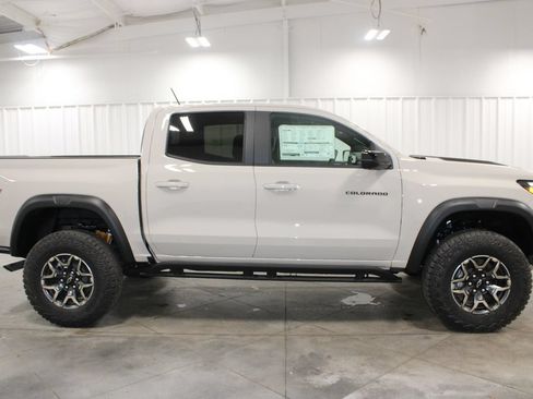New 2026 Chevrolet Colorado ZR2 w/ Technology Package AWD/4WD image 11