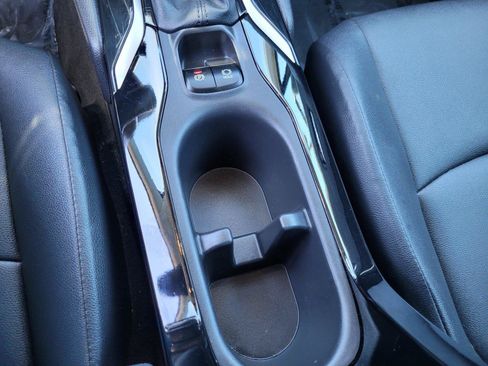 Used 2025 Toyota Corolla Cross XLE FWD image 24