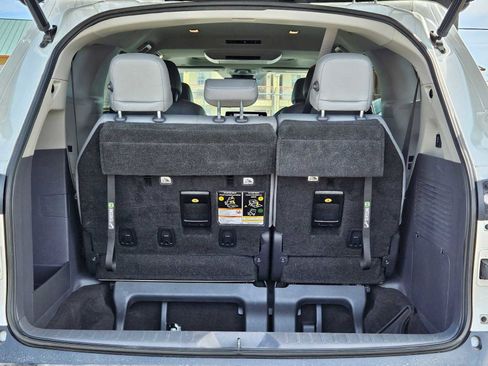 Used 2021 Toyota Sienna Limited image 35