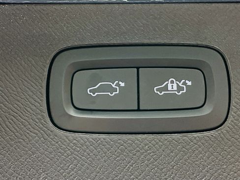 Used 2024 Volvo XC90 B5 Plus image 32