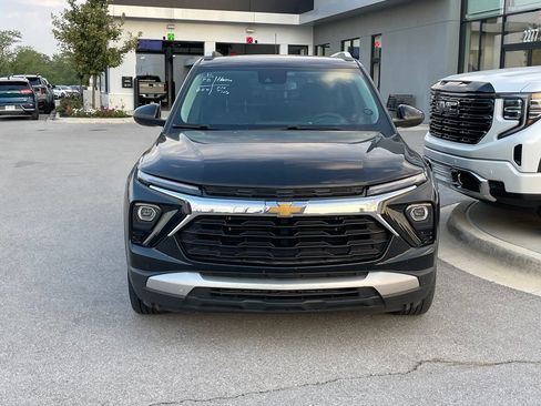 Used 2024 Chevrolet TrailBlazer LT w/ Convenience Package FWD image 2