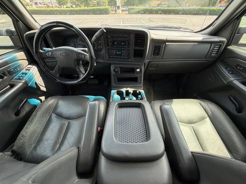 Used 2006 Chevrolet Silverado 3500 2WD Crew Cab image 18