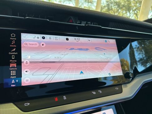 Used 2024 Jeep Wagoneer Launch Edition image 13