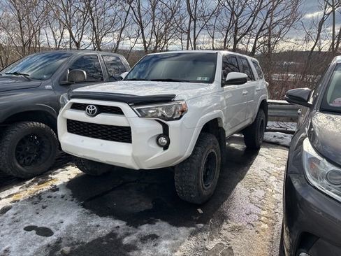 Used 2016 Toyota 4Runner SR5 image 1