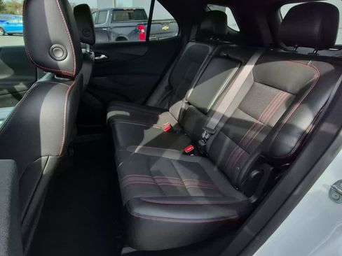 Used 2022 Chevrolet Equinox RS w/ Infotainment Package image 8