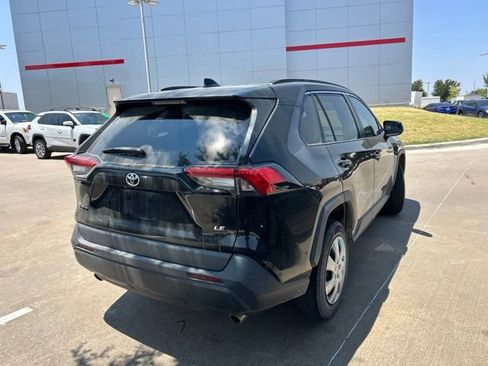 Used 2020 Toyota RAV4 LE FWD image 3