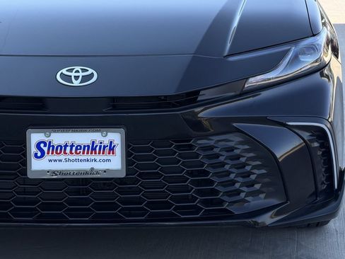 Used 2025 Toyota Camry SE w/ Convenience Package FWD image 8