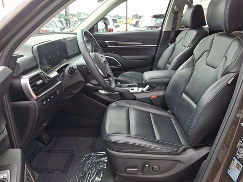 Certified 2024 Kia Telluride S w/ S Sunroof Package AWD/4WD image 15