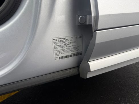 Used 2023 Audi Q5 2.0T Premium w/ Convenience Package image 31