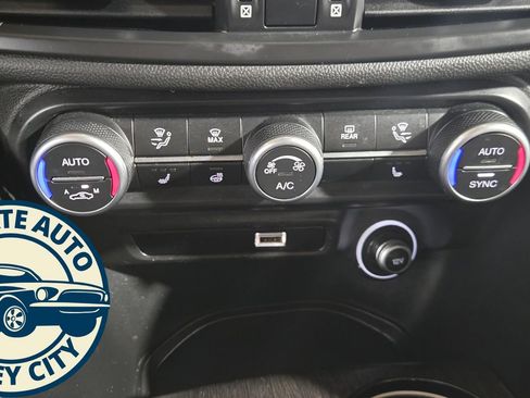 Used 2022 Alfa Romeo Giulia Ti image 13