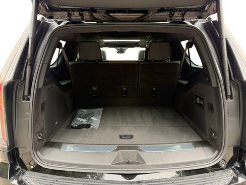 Used 2025 Cadillac Escalade ESV Premium Luxury AWD/4WD image 25