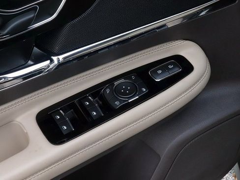 Used 2022 Lincoln Corsair Reserve w/ Sport Package image 11