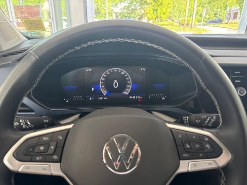 Used 2024 Volkswagen Taos SE FWD image 10