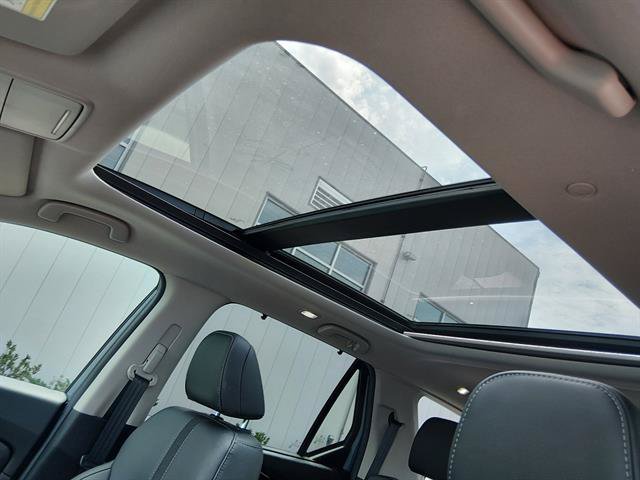Used 2025 Honda Pilot Touring image 11