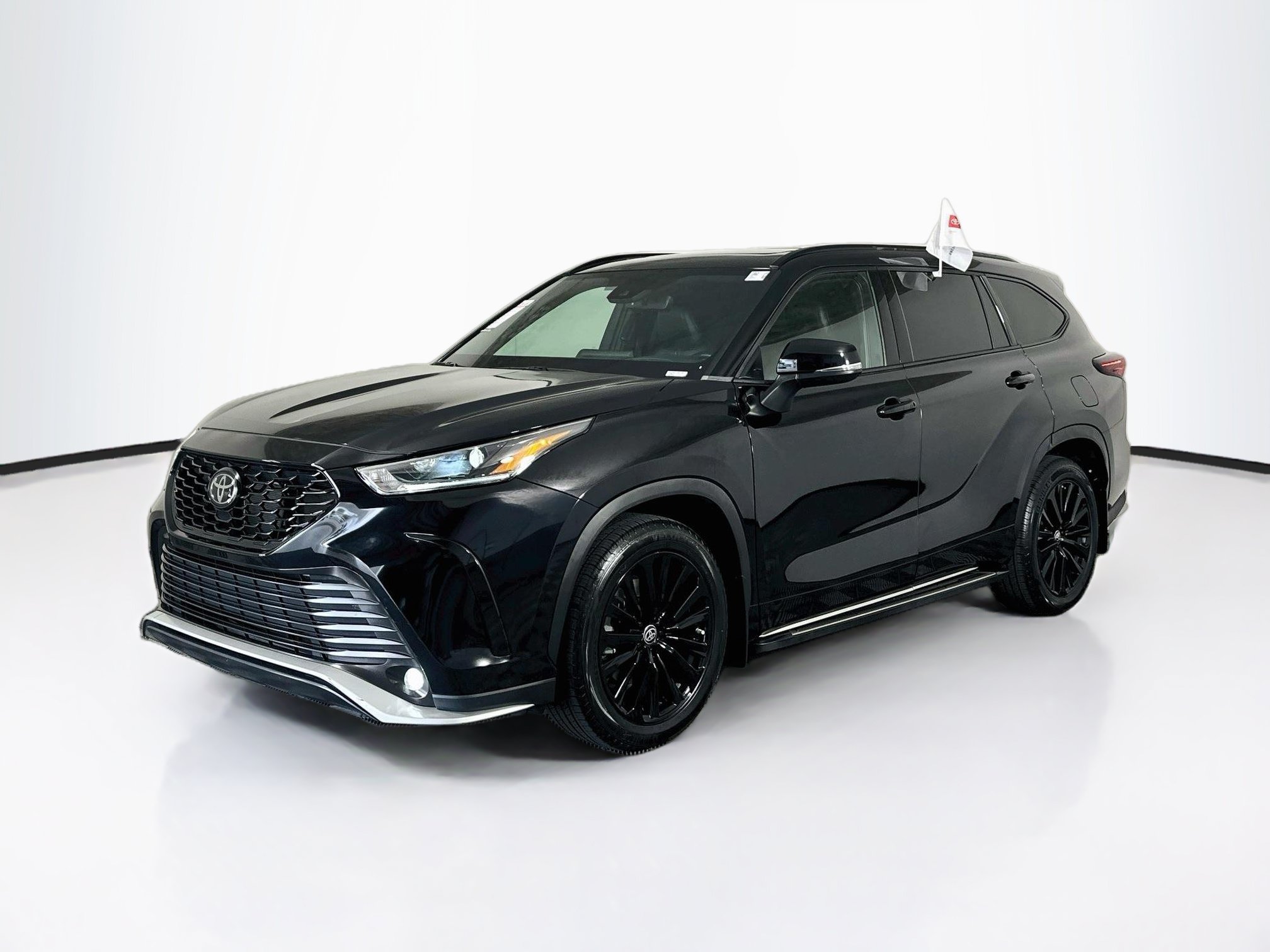Used 2024 Toyota Highlander XSE FWD image 7