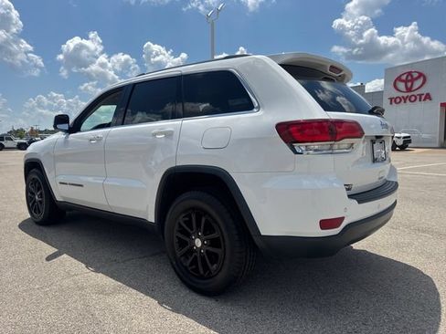 Used 2021 Jeep Grand Cherokee Laredo RWD image 4