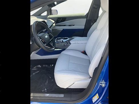 Used 2025 Cadillac Optiq Luxury 2 AWD/4WD image 9