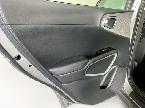 Used 2025 Kia Soul LX w/ LX Technology Package FWD image 25