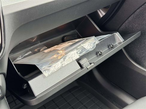 New 2026 Volvo XC90 B6 Plus w/ Protection Package Premier image 31