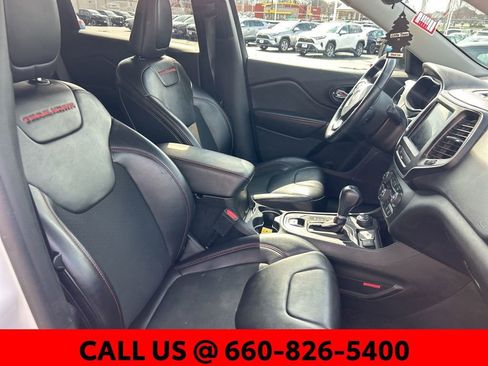 Used 2019 Jeep Cherokee Trailhawk w/ Cold Weather Group image 5