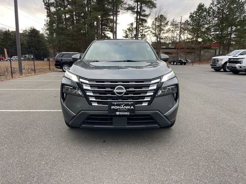 Used 2024 Nissan Rogue SV image 3