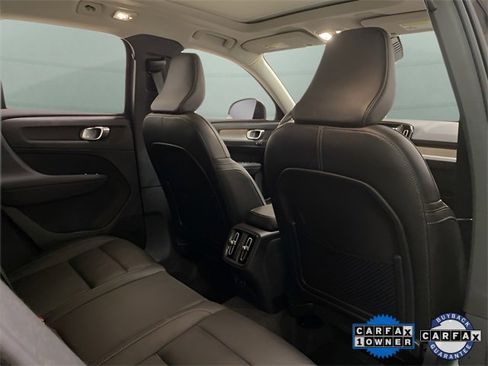 Used 2025 Volvo XC40 B5 Plus image 21