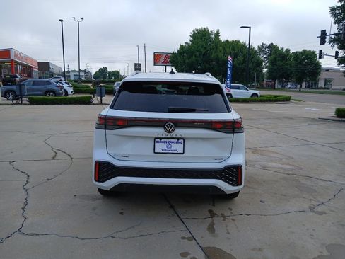 New 2026 Volkswagen Tiguan SEL R-Line AWD/4WD image 8