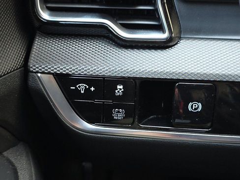 Certified 2025 Kia Sportage LX AWD/4WD image 30